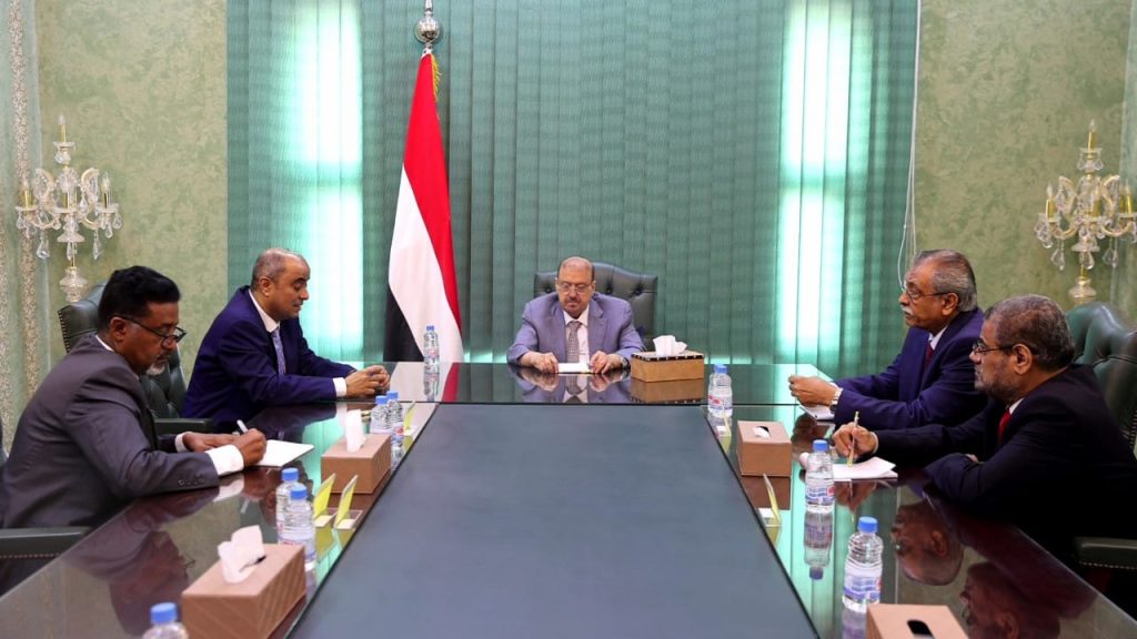 البركاني وبن بريك يبحثان التعاون المشترك لمواجهة التحديات الاقتصادية والأمنية 1 IMG-20250701-WA0053