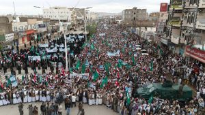 مأرب تحتشد في وقفة شعبية كبرى تضامناً مع المملكة العربية السعودية ودول الخليج وتنديداً بالاعتداءات الإيرانية 2 صور | مأرب تحتشد في وقفة شعبية كبرى تضامناً مع المملكة العربية السعودية ودول الخليج وتنديداً بالاعتداءات الإيرانية