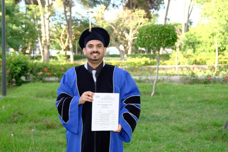 باحث يمني ينال الدكتوراه بتقدير “مشرف جدًا” من جامعة مغربية عن دراسة في ريادة الأعمال